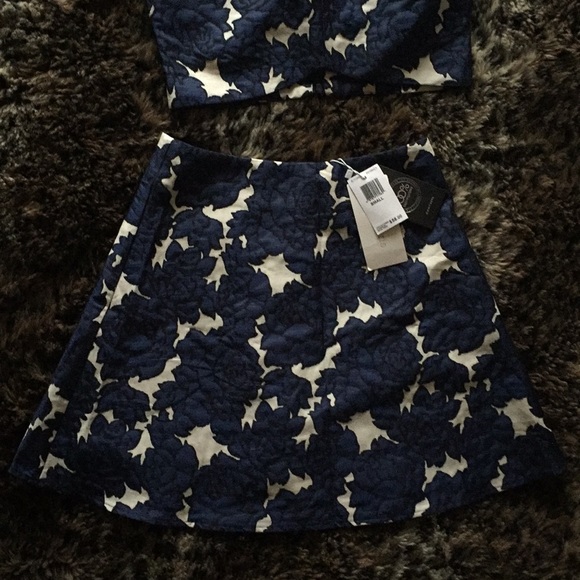 Gorgeous 2 piece set Skirt&Crop from Bloomingdales - Picture 4 of 8